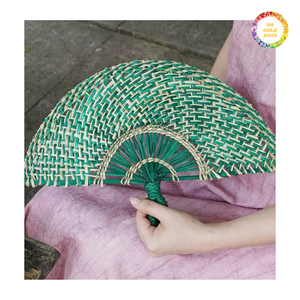 Abanico Tradicional de Seagrass para Uso en Verano y Decoración - Product Image 3