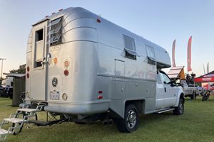 Modern Slide-In Truck Camper 4 Person Aluminum Body With Wood <b>Floor</b> And 1 Sink For Travel <b>Trailers</b> For Sale - Product Image 6