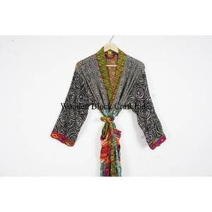 Nouveauté Robe de chambre en soie pour femmes Motif de Noël Robe de chambre et couverture de plage pour vêtements de nuit Bain pour demoiselles d'honneur - Product Image 2