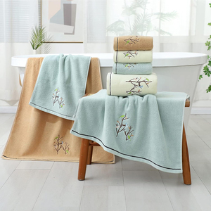 Serviette de bain de luxe de couleur unie broderie imprimée personnalisée grandes serviettes éponge tricotées de haute qualité pour les adultes à séchage rapide - Product Image 3