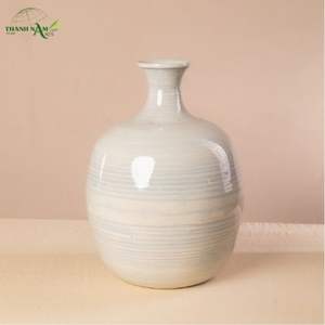 Jarrón Decorativo de Bambú Esculpido con Forma Enrollada, Material Natural Ecológico y Construcción Duradera - Product Image 2