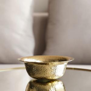 Cuenco decorativo de resina en forma de corazón gris, bandeja de centro de mesa romántica hecha a mano, acento de mesa elegante para el hogar, sala de estar o regalo - Product Image 6