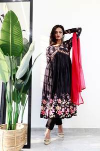 Dernier Designer Faux Georgette Chiffon Imprimé Femmes Indiennes Naira Cut Kurti Set Prix Abordable 2024 Collection - Product Image 4