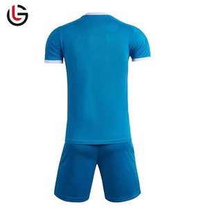 ชุดฟุตบอลโพลีเอสเตอร์ระบายอากาศได้ดีชุด100% ใส่สบายชุดซ้อมฟุตบอล OEM - Product Image 2