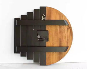 Horloge murale en bois minimaliste avec surface de grain de ton chaud et tic-tac silencieux idéal pour les conceptions de pièces scandinaves et modernes - Product Image 3