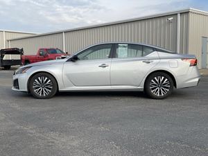 Nissan Altima 2.5 SV FWD มือสอง2024รถนิสสันอัลติมาพร้อมล้ออัลลอยด์เบาะหนังระบบนำทางเริ่มต้นระยะไกลระบบ Android ซันรูฟรถยนต์ - Product Image 3