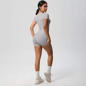 Ensemble de vêtements de sport pour femmes - T-shirt de yoga à manches courtes et short pour la salle de sport, la course à pied, le fitness |   Vêtements de sport à séchage rapide - Product Image 4