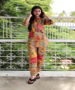 Chic élégant Fusion Salwar Kameez robe de style pakistanais moderne en tissu traditionnel pour les fêtes Kurta - Product Image 3