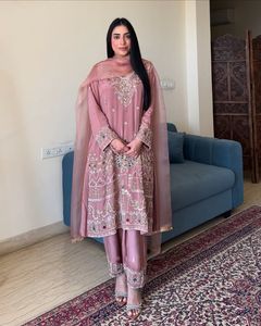 ชุดเสื้อผ้าสำหรับสาวอินเดียสุดหรูและหรูหราผ้าปูฝรั่งเศสดีไซน์เนอร์แบบแฟนซีคุณภาพสูง - Product Image 2