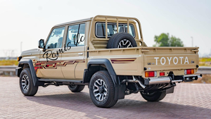 Toyota Land Cruiser 79 Pickup Double Cabine 4.0L Essence V6 Automatique 2024 d'occasion, Premier Propriétaire, Conduite à Gauche - Product Image 2