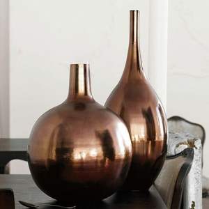 Florero Decorativo de Metal para Centro de Mesa, que Mejora el Ambiente del Hogar con un Atractivo de Diseño Atemporal - Product Image 1