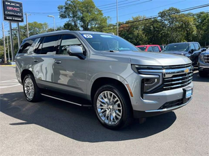 2025 Chev rolet Tahoe LT 4dr SUV 4WD 5.3L 8cyl 10A Neat - Product Image 3