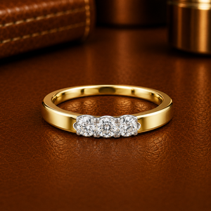 Anillo de Boda Minimalista de Oro Amarillo de 14K y 18K con Tres Diamantes Cultivados en Laboratorio con Corte Brillante Redondo, Joyería de Fábrica al por Mayor - Product Image 1