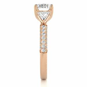 Anillo de Compromiso de Diamantes con Engaste Redondo y Triangular para Mujer - Product Image 5