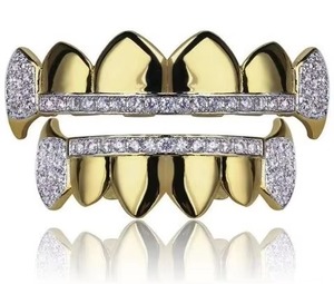 Moissanite Diamond Grillz personnalisé le plus demandé pour un style glacé ultime, un cadeau confortable et esthétique au prix d'exportation - Product Image 1
