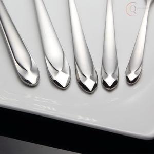 Ensemble de couverts en acier inoxydable écologique au design moderne |   Vaisselle parfaite pour la maison, les restaurants, les fêtes et les dîners - Product Image 3