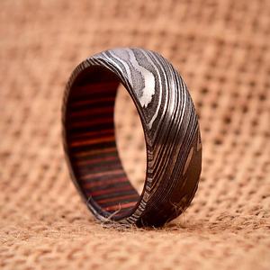 Anillo personalizable con incrustaciones de madera y acero de Damasco hecho a mano, banda de boda DIY, regalo perfecto para él, fabricante de cuchillos de joyería OEM - Product Image 6