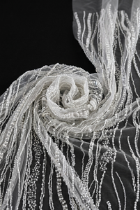 Tissu en dentelle de tulle tissé ondulé perlé de perles d'ivoire de luxe pour robes de mariée, robes de soirée, couture DIY pour filles - Product Image 1