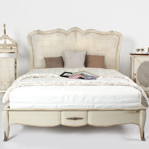 Ensemble de meubles de chambre à coucher modernes avec lit king size et queen size, fabriqués en bois d'acajou ancien de haute qualité - Product Image 1