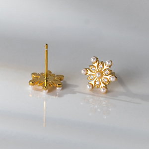 Copo de nieve Zirconia Pendientes de perlas Joyería de invierno Bajo MOQ al por mayor - Product Image 4