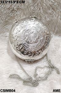 Bolsos de mano en relieve de metal en forma de rectángulo hechos a medida para niñas estilo de moda con adornos de piedra para fines de reventa - Product Image 3