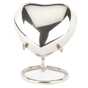 Urna de cremación de recuerdo en forma de corazón única para cenizas humanas hecha a mano en latón y urna de entierro de recuerdo grabada a mano en casa - Product Image 5