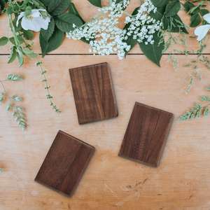 Juego de Posavasos de Madera Maciza Premium Hechos a Mano, Grosor Personalizado (8mm/10mm), Acabado con Aceite Seguro para Alimentos, Grabado Láser Disponible - Product Image 4