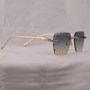 Lunettes de soleil marron unisexe serties de diamants Moissanite – Idéales pour le quotidien – Montures de créateur - Product Image 2