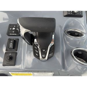 Bateau de pêche en aluminium TideWater Boats 232 CC Adventure 4m avec moteur hors-bord pour sports et divertissement, modèle 2026 - Product Image 3