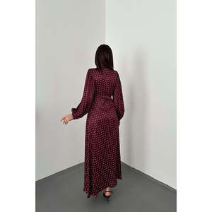 Vestido de satén burdeos con lunares y detalles de encaje - Burdeos - Product Image 5