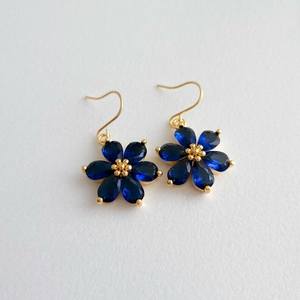 Pendientes de Plata de Ley Chapados en Oro con Zafiro Azul Natural que Cambia de Color, Corte Pera, Diseño de Flor, Estilo Vintage Victoriano, Regalo para Ella - Product Image 1