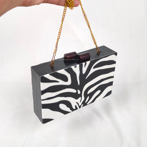 Bolso de mano de resina de lujo hecho a mano con detalles florales, elegante monedero para mujer, ideal para fiestas y regalos - Product Image 1