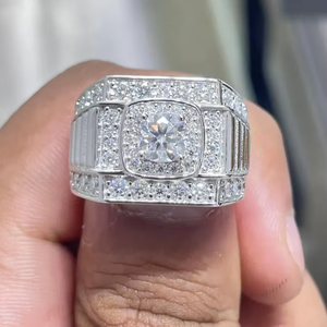 แหวนสไตล์ซิลเวอร์ไอซ์คูชั่นพร้อมแหวนแฟชั่นสุดหรูประดับด้วยหินตรงกลางที่สวยงาม - Product Image 1