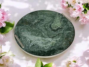 ถาดออกแบบสีเขียวกลมสำหรับห้องครัวในบ้านและใช้ในงานปาร์ตี้พื้นผิวที่สวยงามเหมาะสำหรับการเสิร์ฟและจัดแสดงที่หรูหราจากอินเดีย - Product Image 3