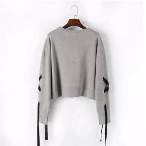 เสื้อสเวตเชิ้ตผู้หญิงสไตล์ลำลอง ผ้าฝ้าย 100% ทรงหลวม ไหล่ตก พร้อมโลโก้แบบกำหนดเองและหลากหลายสไตล์ - Product Image 3