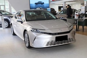 Nuevo Modelo 2024 Toyota Camry Vehículo de Gasolina Sedán de 4 Puertas y 5 Plazas con Tracción Delantera, Auto Sedán Usado - Product Image 2