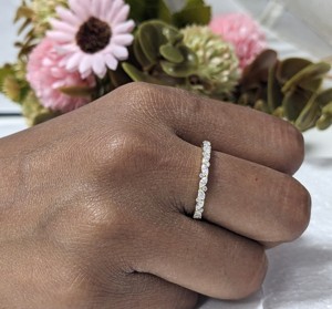 แหวนแต่งงานแบบครึ่งวงกลมประดับเพชรทรงกลมและทรงมาร์คีส์ น้ำหนัก 0.40 กะรัต เพชรเพาะเลี้ยงในห้องปฏิบัติการ ทองคำแท้ 10K สีเหลือง รับรองโดย IGI - Product Image 2