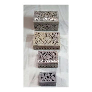 Boîtes de rangement pour bijoux en pierre de savon de style indien, sculptées à la main, avec un design varié et différentes tailles, avec boîte cadeau - Product Image 1