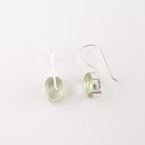 Boucles d'oreilles clous en argent sterling avec améthyste verte, bijoux en pierres précieuses faits à la main pour femmes, plaqué rhodium, design élégant pour les fêtes, cadeau - Product Image 2