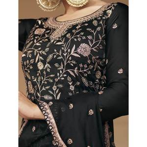 Traje Palazzo de Seda Suave para Mujer, Diseño Elegante Bordado en Negro - Product Image 2