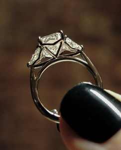 12x8มม. แหวนหมั้นเพชร CZ สีขาวพร้อมด้วยอัญมณีด้านข้างล้านล้านชิ้นเครื่องประดับคลาสสิก - Product Image 2