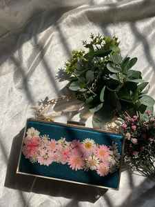 Bolso de Mano de Resina Moderna de Primera Calidad |   Elegante Bolso de Noche Rígido para Damas |   Bolso de Mano para Bodas y Eventos, Ecológico e Impermeable - Product Image 3