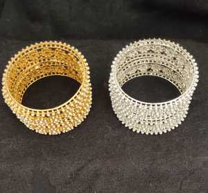 Juego de brazaletes dorados y plateados Royal Rajasthani para mujer, juego de 6 brazaletes para favores de boda y regalo de dama de honor - Product Image 2