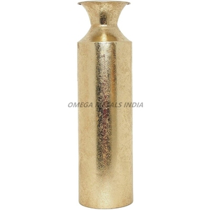 Ensemble de vases en métal haut de gamme de couleur or luxueuse avec une forme texturée unique et un design moderne pour des accents de maison élégants - Product Image 5