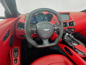 VANTAGE CONVERTIBLE 2022 DE BAJO KILOMETRAJE, TRACCIÓN TRASERA, AUTOMÁTICO DE 8 VELOCIDADES, TECHO SOLAR, FAROS LED, LISTO PARA ENVIAR - Product Image 4