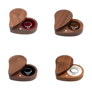 CAJA DE ANILLO DE MADERA SÓLIDA DE BODA NATURAL HECHO A MANO Compromiso Nogal Madera Boda Pequeño Anillo único Titular Grabado - Product Image 4