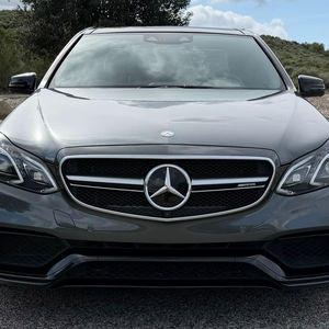 Mercedes-Benz E63 S AMG Sedán 2015 Usado, 40000 Millas, 577 HP, Motor V8 Biturbo, Tracción en las Cuatro Ruedas, Diseño en Gris Grafito Metálico - Product Image 1