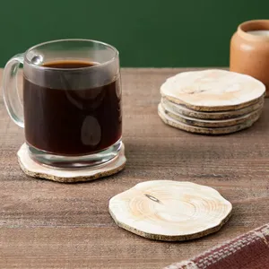 Sous-verres en bois élégants avec touche artisanale pour protéger les tables de la chaleur et des taches de boissons - Product Image 3