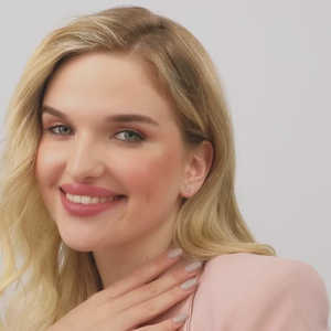 Pendientes de Diamantes Cultivados en Laboratorio con Encanto Clásico Dorado de Lujo de la Colección MEHTAB, Elaborados con Diamantes Sueltos para un Brillo Refinado - Product Image 3