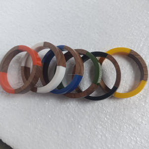 Brazalete de moda de resina transparente y tintada moderna Varios colores para ocasiones de boda y fiesta - Product Image 3